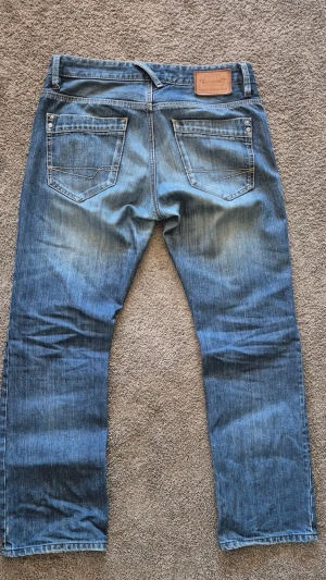 Esprit jeans , bootcut,regular - vintage esprit jeans in Bootcut,regular fit , Size W31, W32 really nice wash and in good condition not showing any holes or any defects besides a little problem with one pocket that can be easily fixed even tho its not visible at all, dm me!