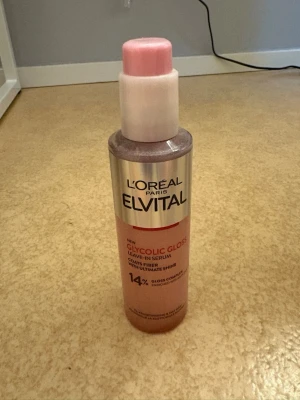 Loreal hårvård - Ger glans. Endast testad.