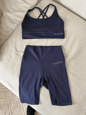 Relode mercy set  - Mycket sparsamt använt och därmed i mycket fint skick!   Storlek M i shorts Storlek L i bh, upplevs dock som liten och skulle säga att den är mer som en M den också.