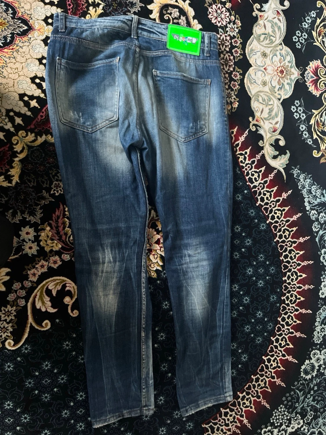 Blå distressed jeans med färgstänk - 1