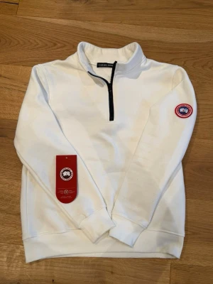 Canada goose quarterzip - Perfekt skick använd 1-2 gånger. Inga defekte och otrolig bekväm.