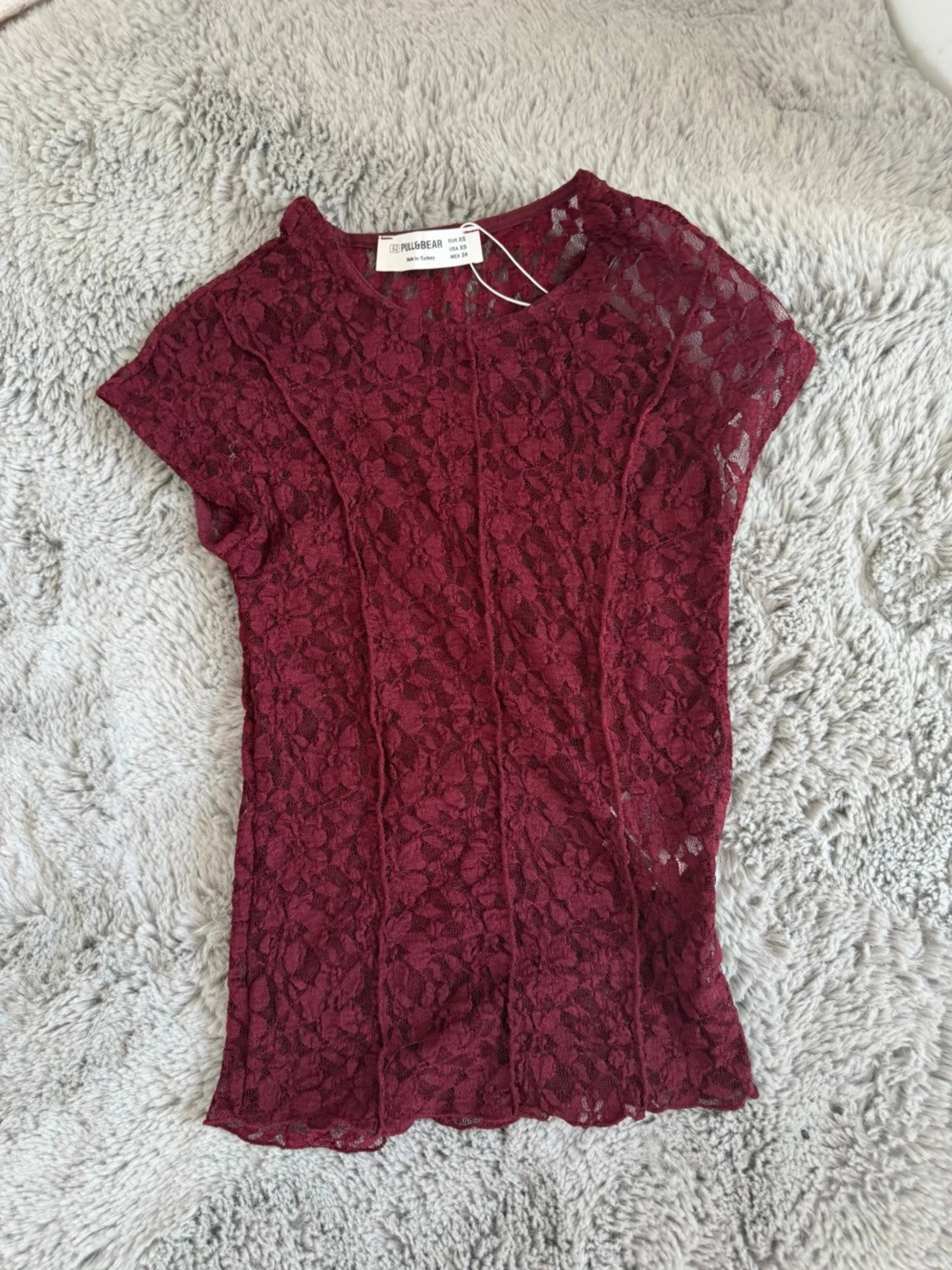 Vinröd spets tröja