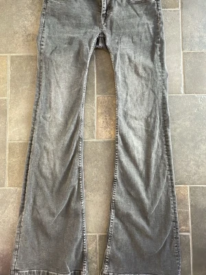 Svarta Jeans Lager 157 - Fina svart/gråa jeans från Lager 157