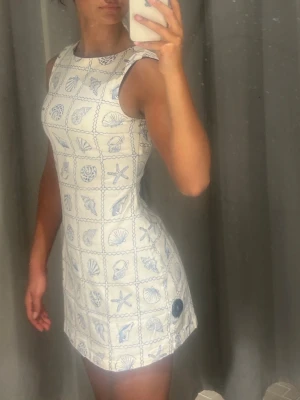 SÖKER H&M klänning - SÖKER denna klänning från H&M i strl Xs, hann bara testa den i butik innan den blev slutsåld!! Om någon har denna i nytt eller mycket bra skick och kan tänka sig sälja för ett rimligt pris, skriv gärna till mig💞