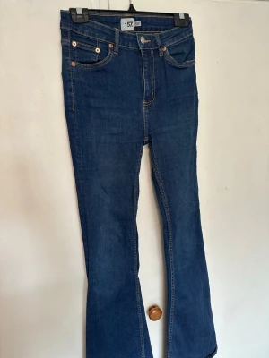 Lager 157 - Högmidjade bootcut jeans från Lager 157. Fint skick 🌸
