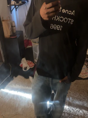 Acne studios long sleeve - Använd ett par gånger men är i perfekt skicka inga problem överhuvudtaget, våga lägga bud!