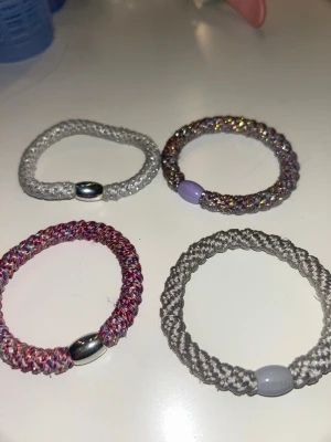 Knekki hårband - Två stycken äkta knekkis och två vanliga hårband, alla för 99kr. Skric vid frågor🤗