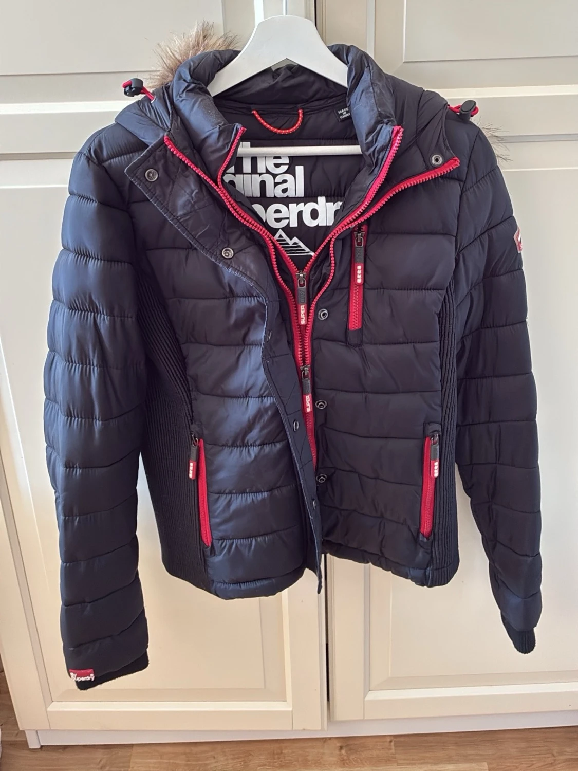 Svart pufferjacka från Superdry