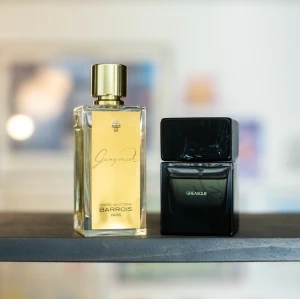 Parfym splitt, Ganymede, Sora Dora Greasque, niche - Marc-Antoine Barrois, Ganymede: 3 / 5 / 10ml - 90 / 140 / 260kr Troligen Quentin Bischs mest kända skapelse och med all rätta en legend i världen av doft  Sora Dora, Greasque: 3 / 5 / 10ml - 110 / 170 / 320kr Enligt mig den bästa gröna parfymen någonsin. Pepparmint, basilika och salvia blandas i en otrolig kombination med både frukt, karamell, peppar och trä.  Frakt tillkommer :)