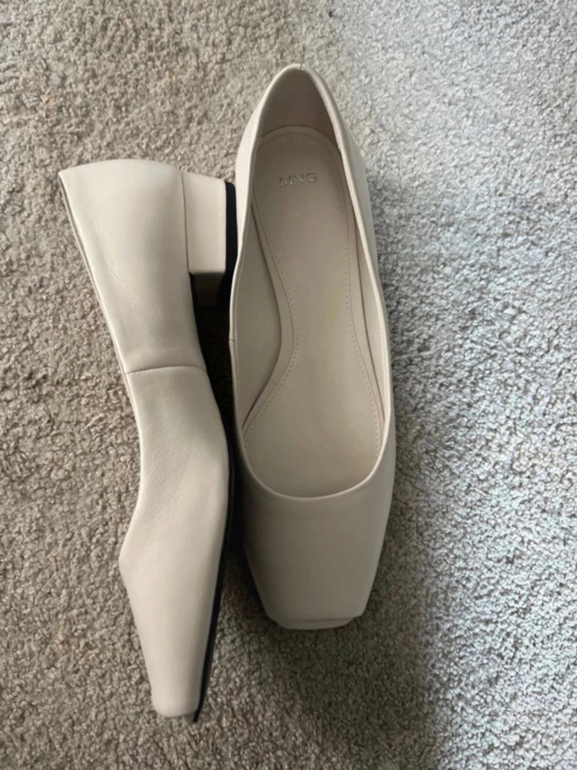 Vita ballerinaskor med låg klack MNG - 2
