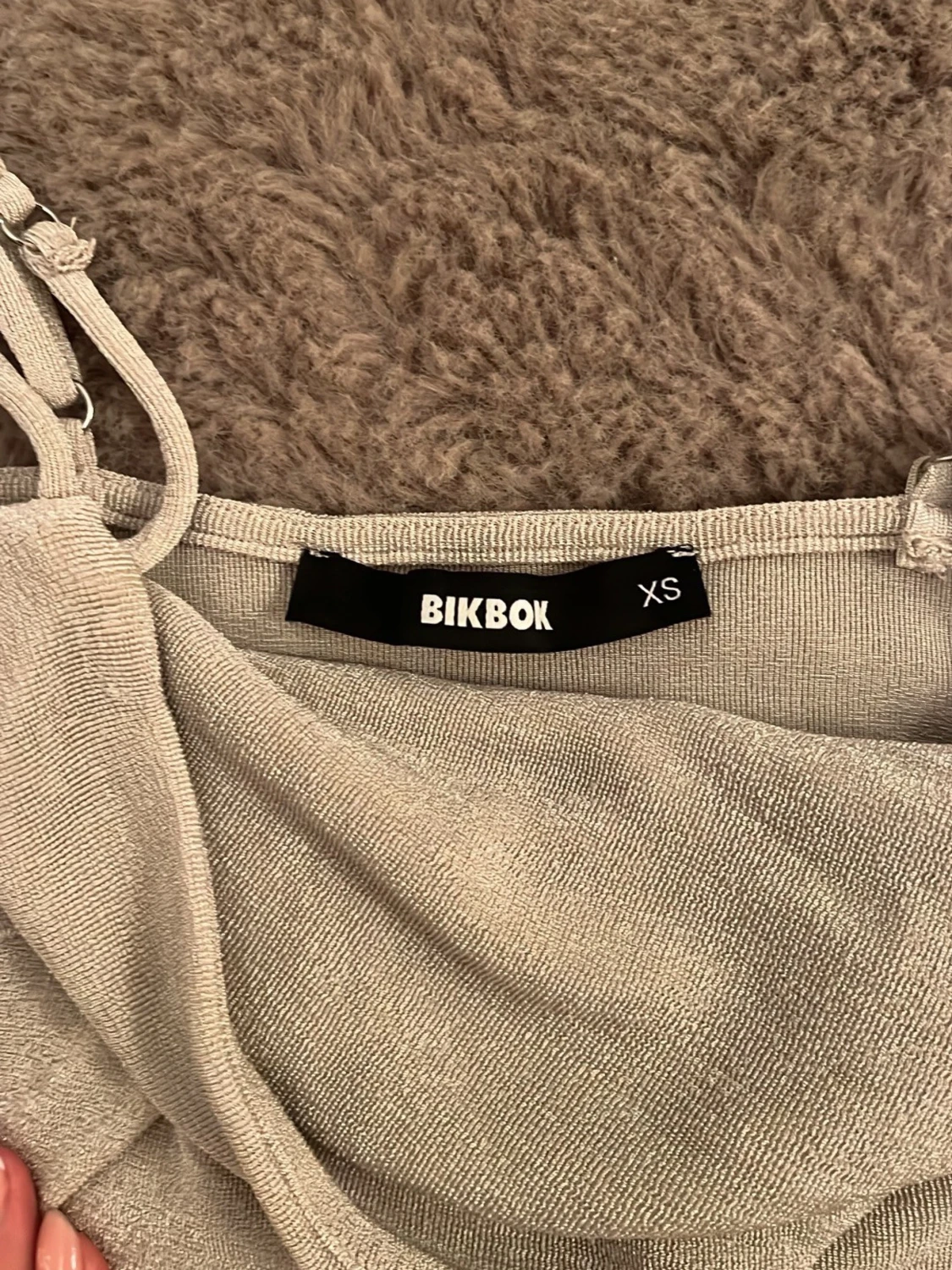 Beige omlott linnetopp med smala band - 2