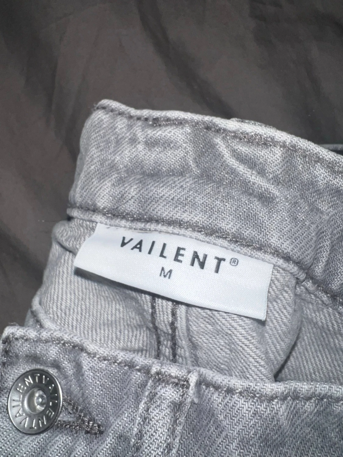 Grå raka jeans i klassisk modell - 3