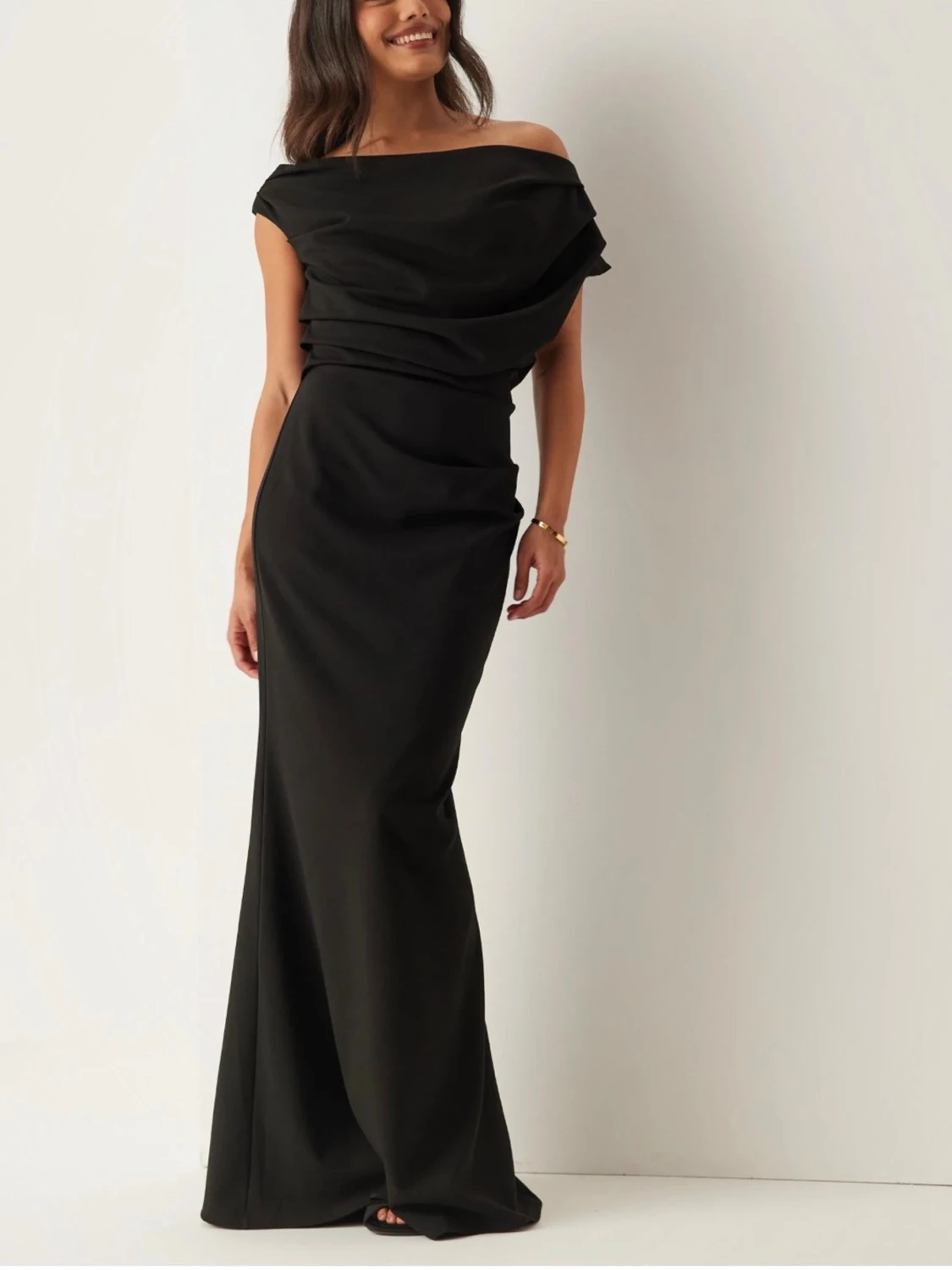 Svart offshoulder långklänning