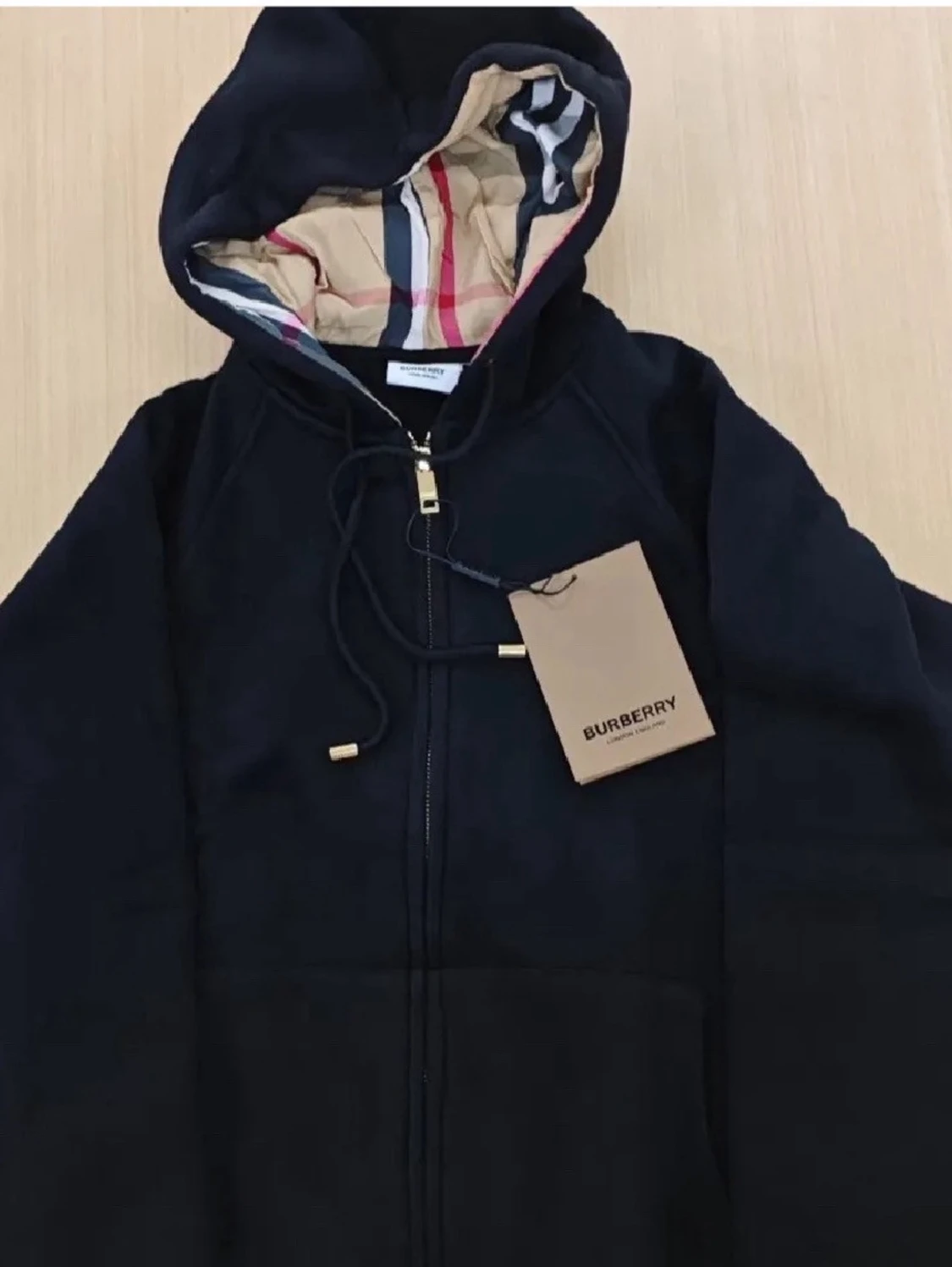 Svart hoodie från Burberry med dragkedja