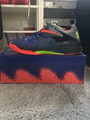 Nike KD 4’s nerf  - Säljer nu dessa Kd’s tvär feta, köpta på GOAT och kvittot finns. Box finns också. 