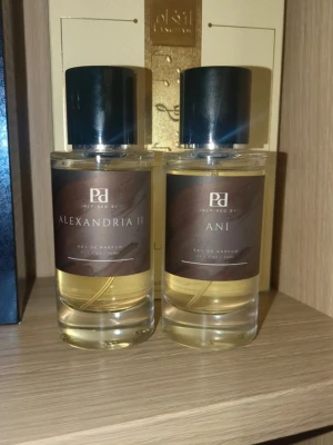 Pd Inspired by Xerjoff Alexandria II Nishane Ani parfym - Två eleganta parfymflaskor från Pd, Inspired by Xerjoff Alexandria II och Nishane Ani. 50ml EDP, totalt 100ml. Nypris 349kr st Parfume drops Annons pris avser båda