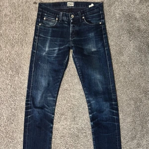 Naked & Famous Selvedge - Tja säljer nu ett par riktigt fina selvedge jeans från Naked & Famous för endast 899kr! Storlek 31 sitter mer som 28/29. Pris är ej hugget i sten, hör av er i dm vid funderingar 🙌