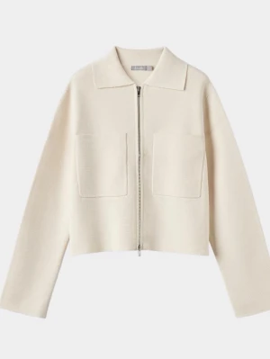 Beige stickad cardiganjacka - Stilren beige cardiganjacka från Åhléns (Å WOMAN) med två framfickor och dragkedja framtill. Jackan är perfekt för lager på lager och enkel att matcha med olika outfits.