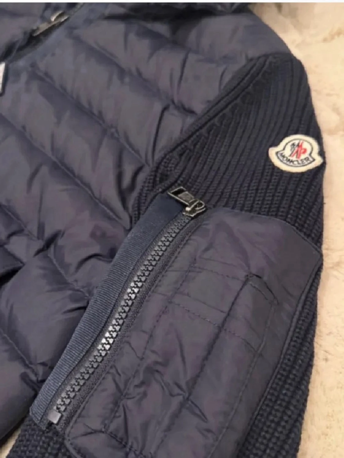 Mörkblå dunväst från Moncler - 1