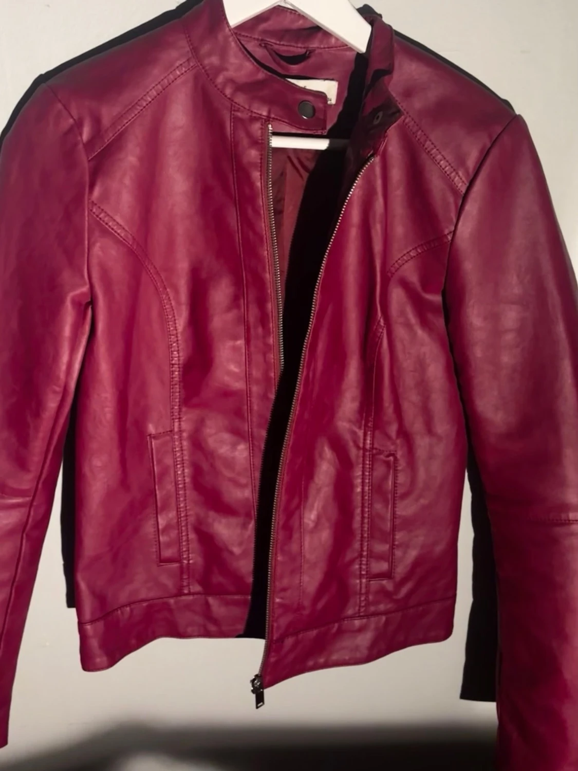 Vinröd/mörkrosa bikerjacka - 2