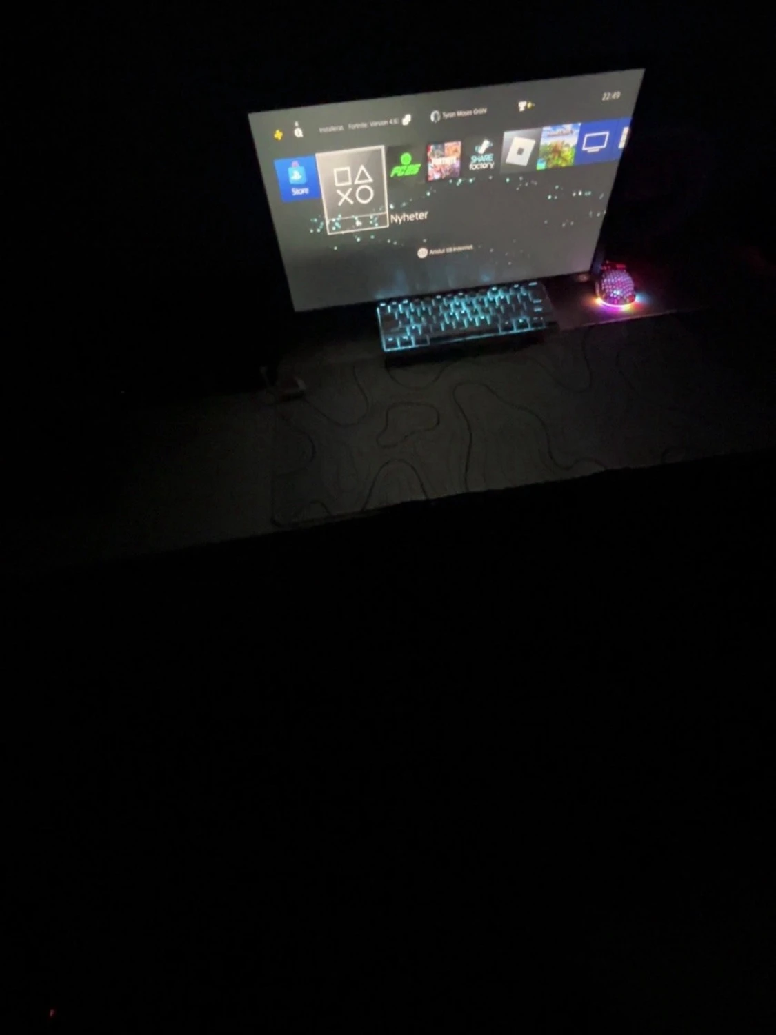 PlayStation 4 Slim svart spelkonsol - 4