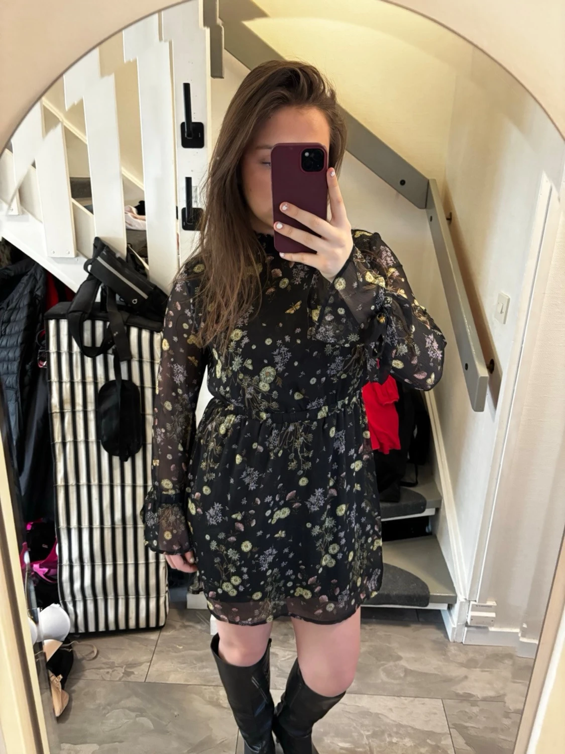 Svart blommig klänning