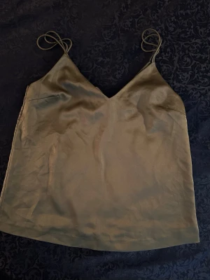 Twist tango Dam Linne M grön oliver  - Linne i mycket bra skick, M , polyester 