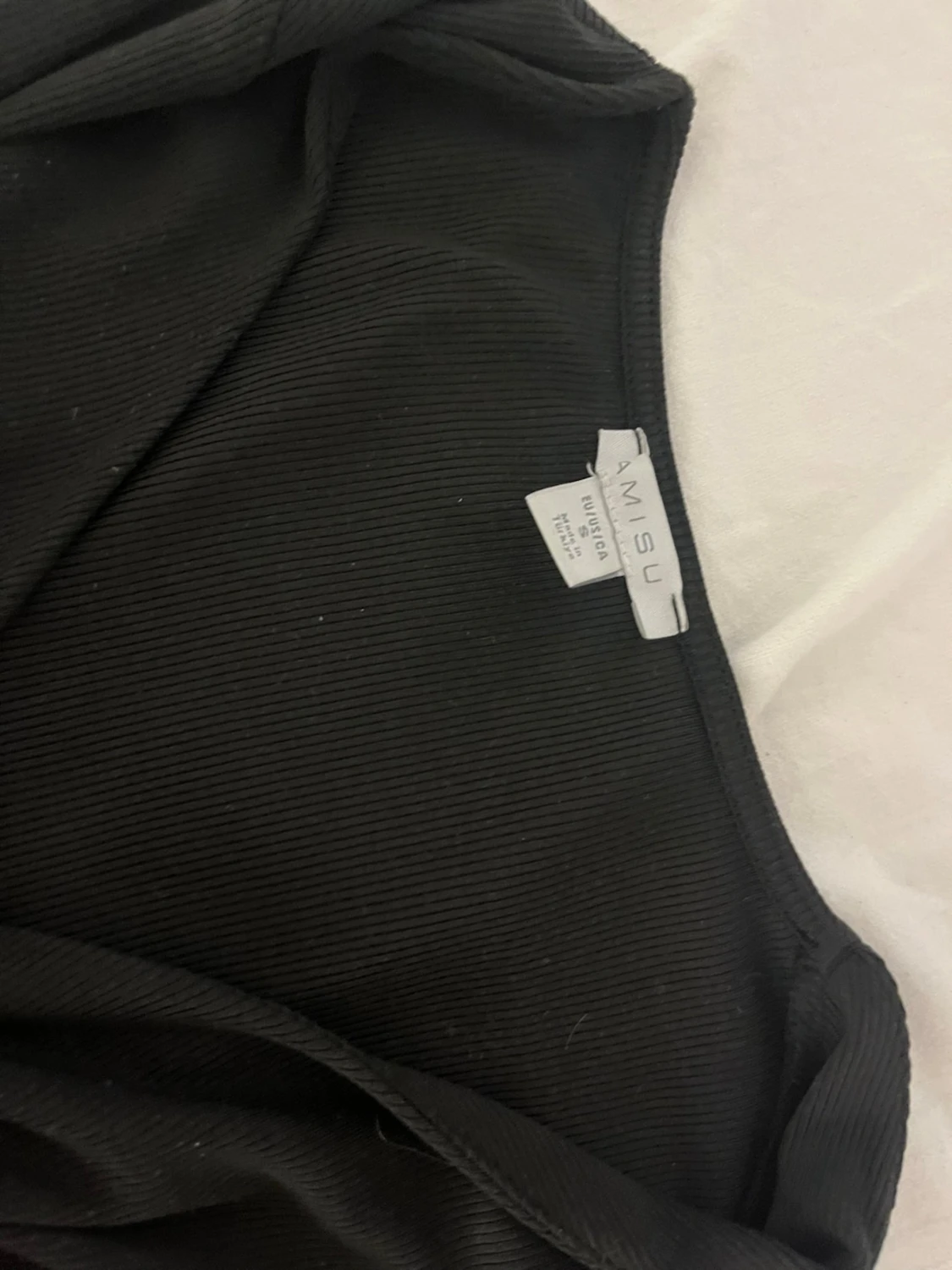 Svart twistad croppad topp MISU - 2