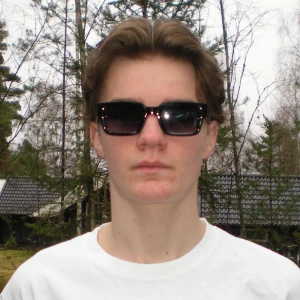 Solglasögon (Straps Of Sweden) - Helt nya solglasögon från Straps of Sweden.  Tidigare pris: 490 kr. Säljs nu till ett bättre pris då vi rensar ut samples/modeller.  • Helt nya • Stilren design • Passar de flesta ansiktsformer • Begränsat antal  Snabb leverans.  Kolla gärna vår Instagram: @strapsofsweden 