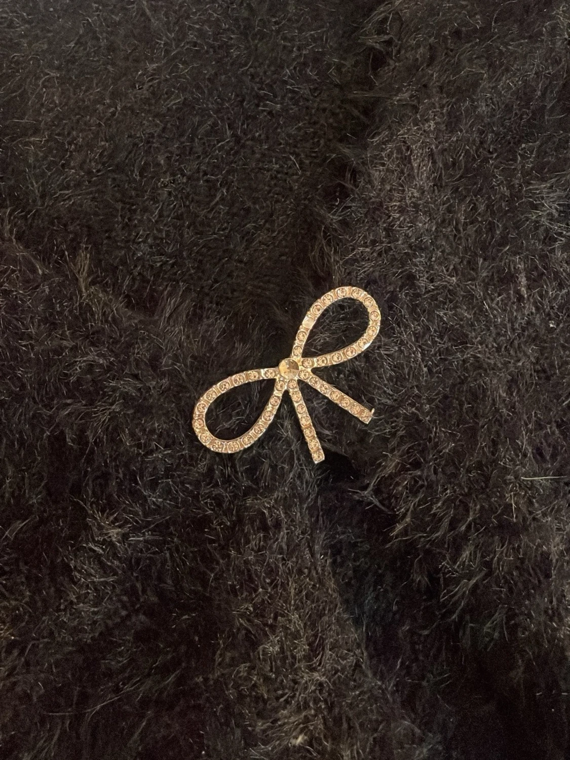 Svart pälskofta med rosettknäppning - 2