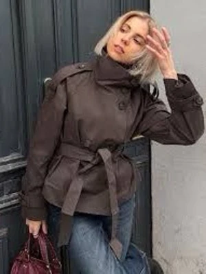 Trenchcoat kort bershka slutsåld xs - ALDIRG ANVÄND! Slutsåld!