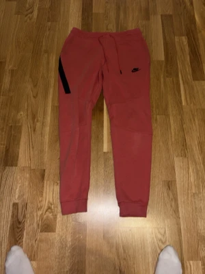 Nike tech - Röd Nike tech 