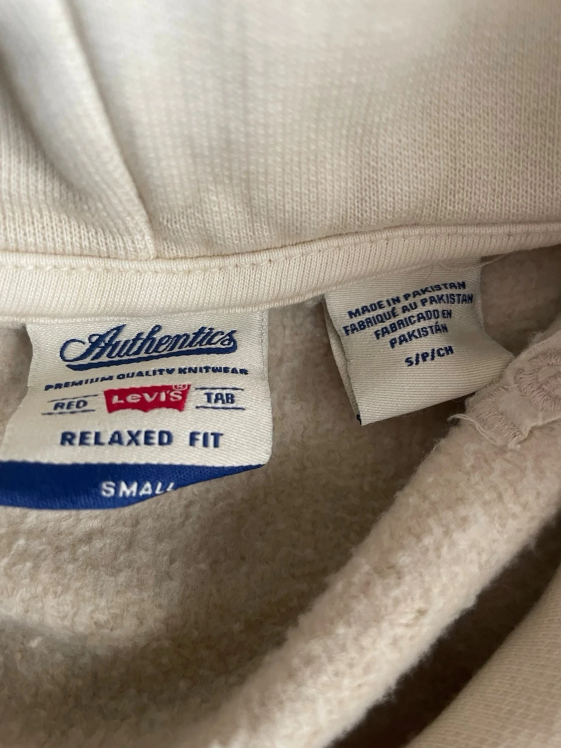 Beige hoodie från Levi's med brodyr - 2
