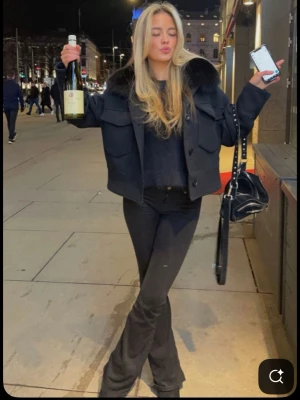 Meotine jacka  - säljer min meotine Charlie jacket som inte går att köpa längre, storlek xs/s! Jackan är som ny och skickas direkt vid köp. Dom två första bilderna är inte mina, dom två sista är mina bilder. Nypris 3 000!💗