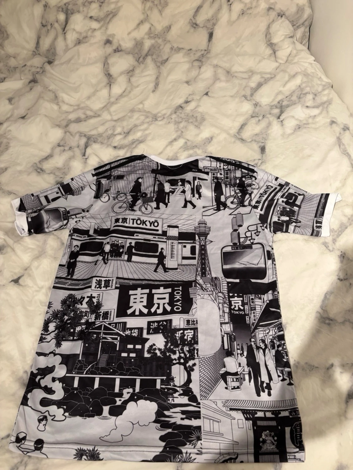 Japan Tokyo-inspirerad svartvit t-shirt adidas  - 1