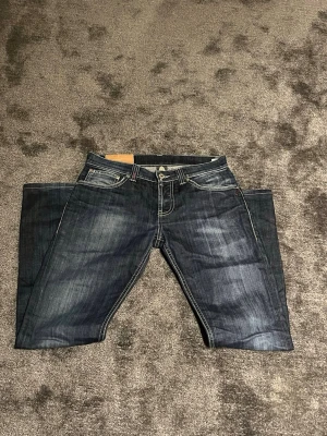 Dondup jeans - Säljer ett par snygga dondups i modellen ritchie - storlek 31 - mycket bra skick - pris 599