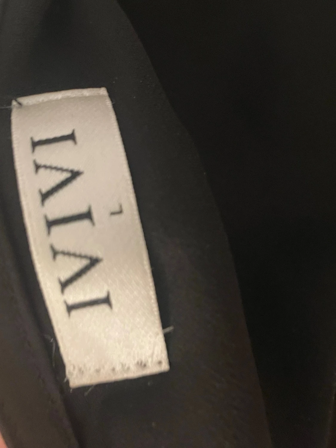 Svart omlottopp i satin - 2