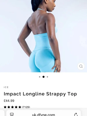 Ljusblå strappy topp från DFYNE - Säljer en ljusblå tränings topp från DFYNE. Superfin och endast använd 1 gång