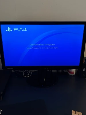 Lenovo monitor - Säljer en 144hz Lenovo D24F-10 monitor.   Lenovo monitorn köptes år 2020 och har inte använts så mycket utan mest bara suttit på bordet och den har hanterats varsamt. Allt fungerar som det ska och det finns inga fel på den.  Pris:  Lenovo monitor - 600kr