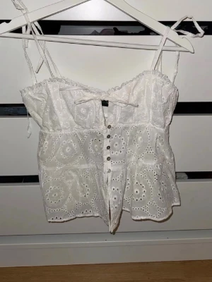 Linne - Vitt linne från Zara i storlek xs. Oanvänt