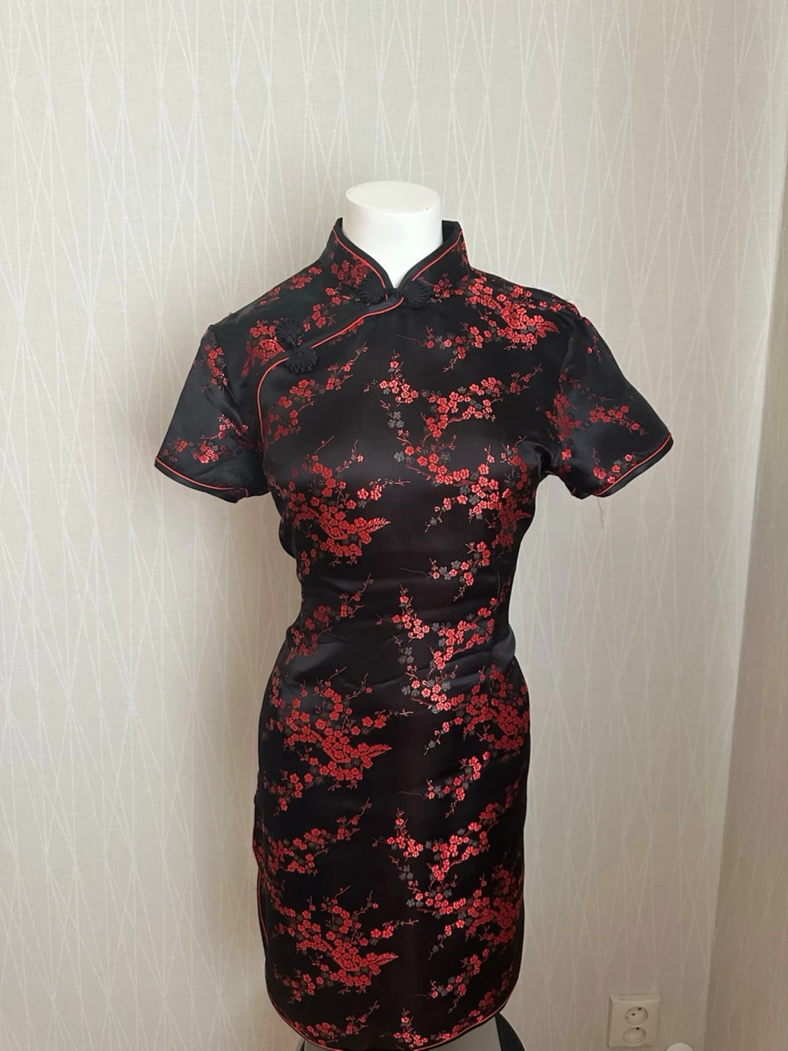 Svart röd cheongsam klänning