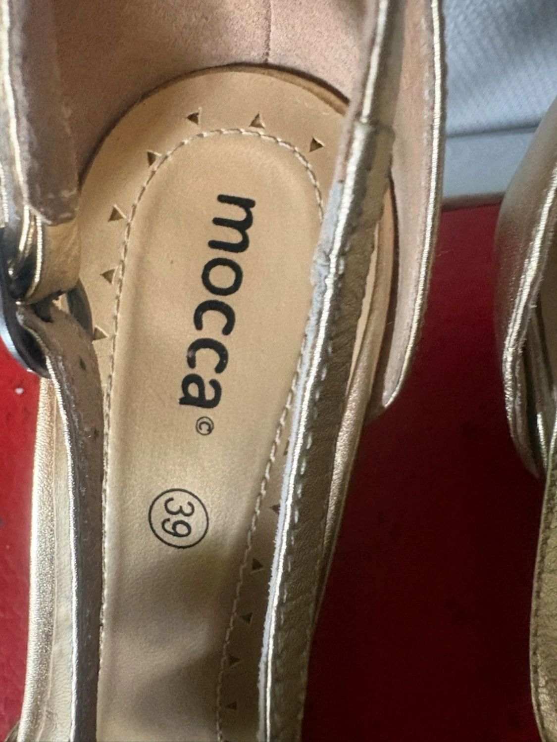 Guldiga pumps från Mocca - 6