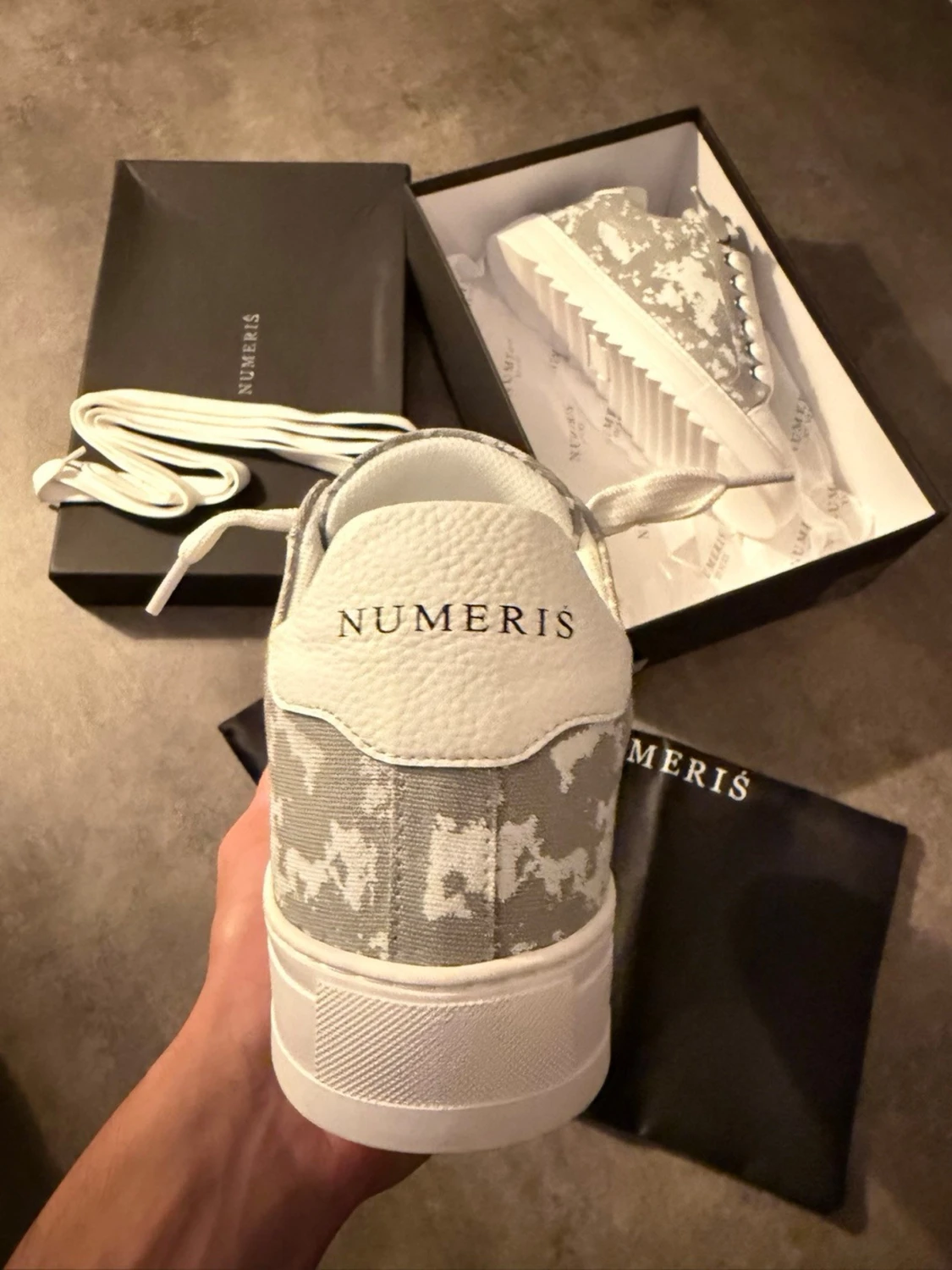 Vita sneakers från Numeris - 1