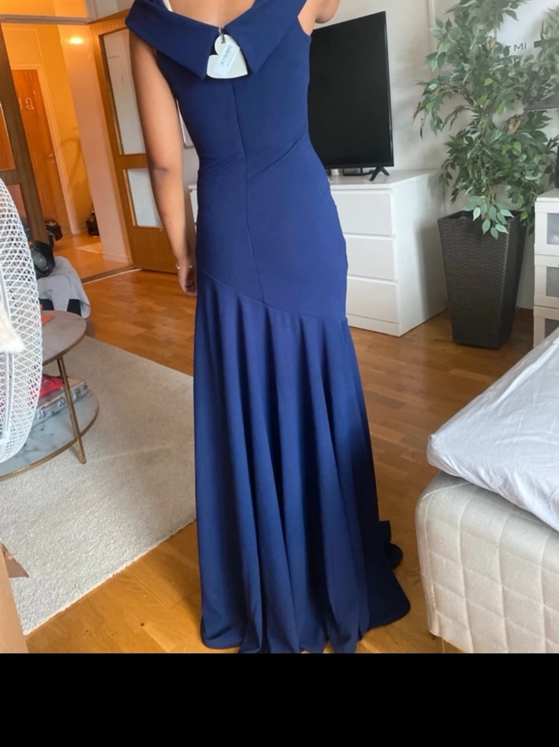 Marinblå långklänning med slits