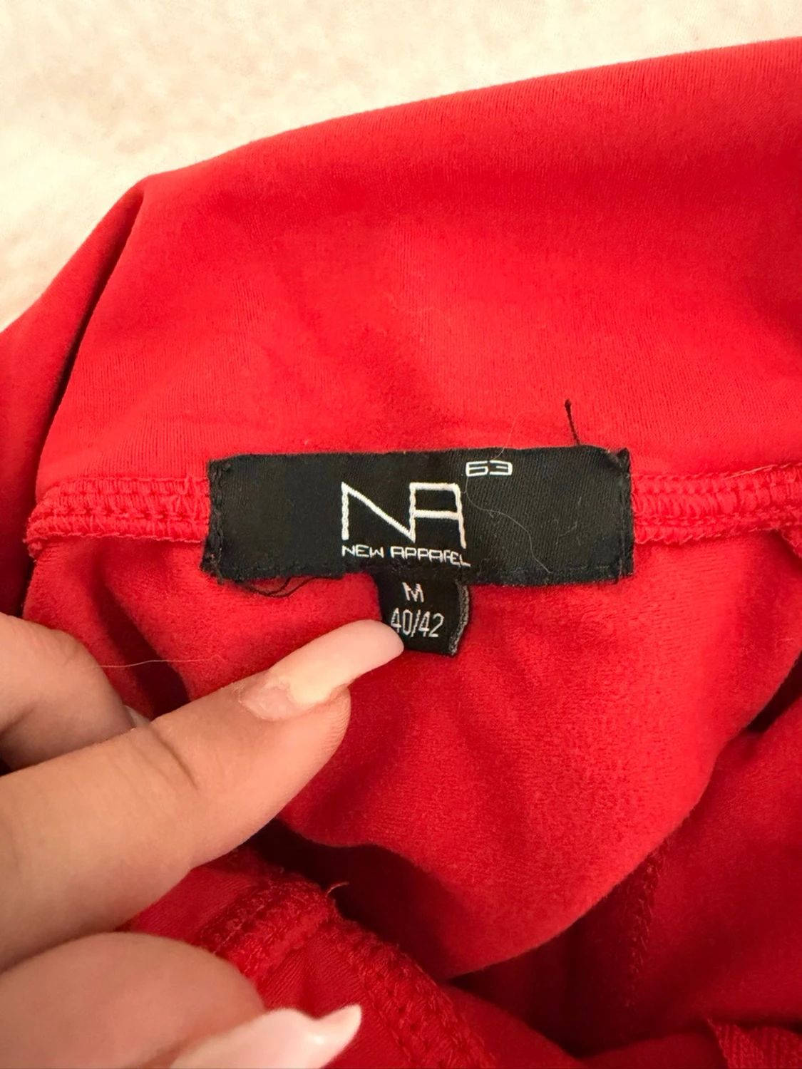 Röd hoodie från New Apparel - 1