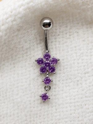 NY Oanvänd - Navelpiercing  - 🔥 ERBJUDANDE: Få 30% rabatt när du köper 2 valfria piercingar! 🔥  Passa på att fynda och uppdatera din smyckessamling 💖 Skicka ett meddelande vid intresse eller frågor!