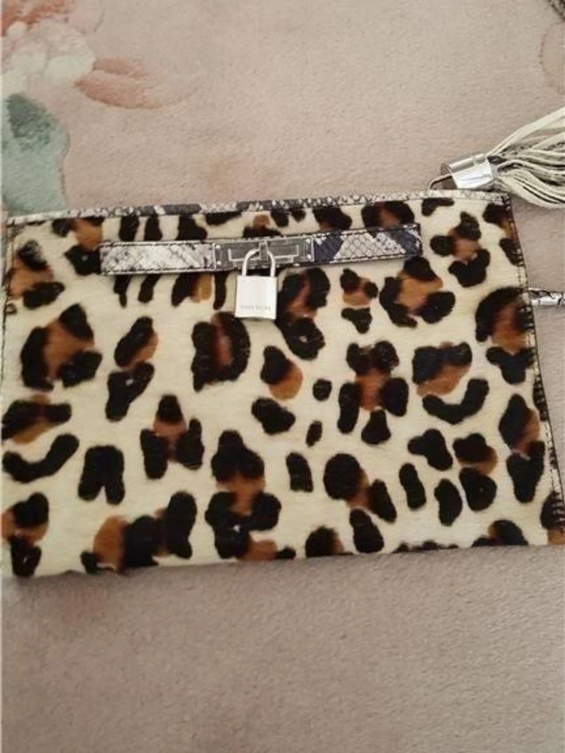 Leopardmönstrad kuvertväska med tofs - 3