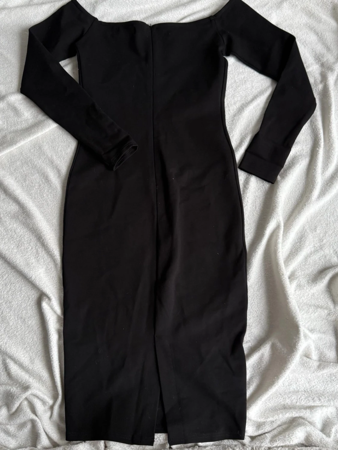 Svart långärmad offshoulder klänning (S) - 1