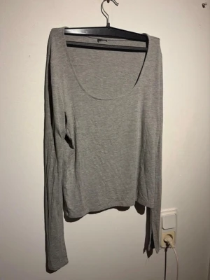 Tröja ifrån Gina tricot - Använd 2 gånger stl L men passar M fint