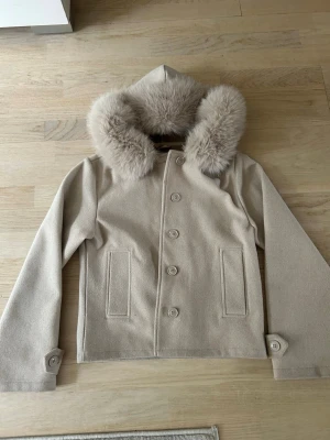 Kappa från gina - Bra skick! Knappt använt. Jätte fin vårjacka!